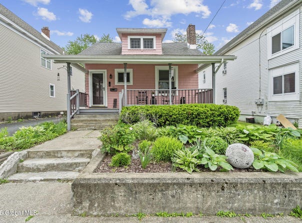 19 Parkview Court, Troy, NY 12180