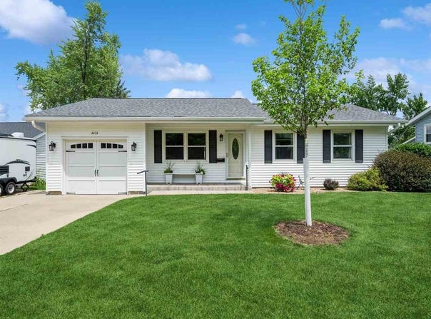 4634 NE Twin Pine Drive, CedarRapids, IA 52402