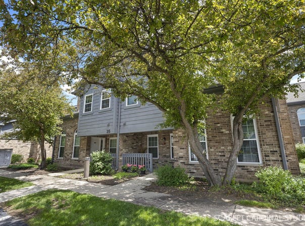 35 Foxcroft Road, Naperville, IL 60565