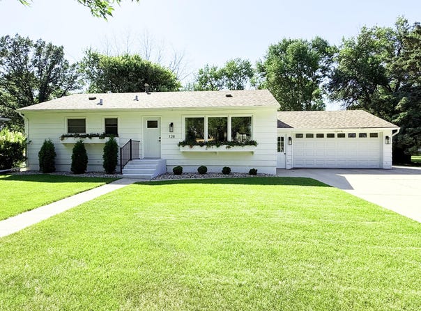128 Elizabeth Drive, Aberdeen, SD 57401