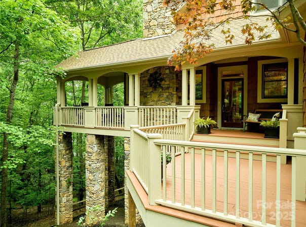 201 W Chimney Crossing, Hendersonville, NC 28739