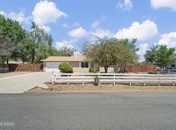 129 Ring Road, Dayton, NV 89403