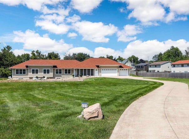 235 S 21st Street Court, IA 52302