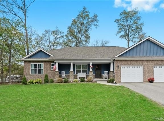 5860 Scenic Bluff Drive, Brighton, MI 48116