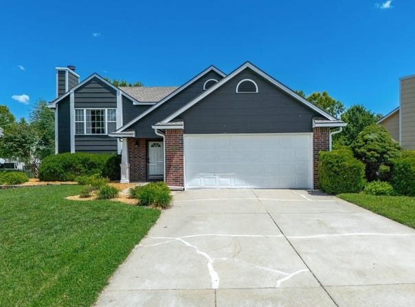 402 S Limuel St, Wichita, KS 67235-2010