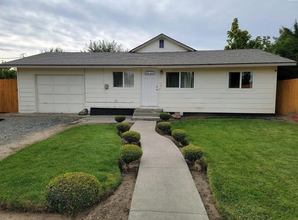 910 N 5th St, Grandview, WA 98930