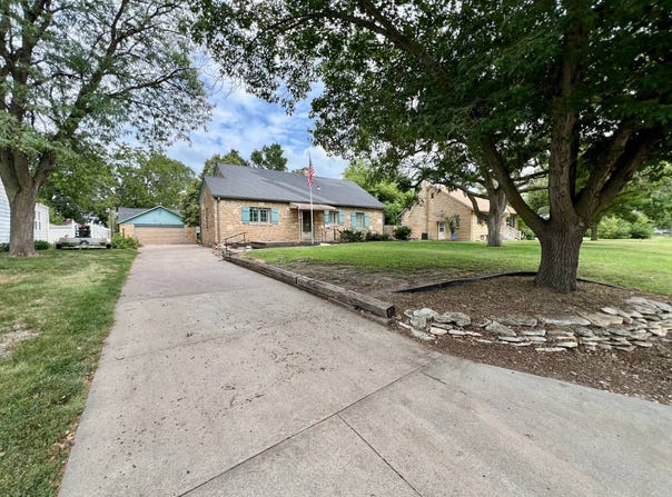 1208 N Hersey Ave, Beloit, KS 67420
