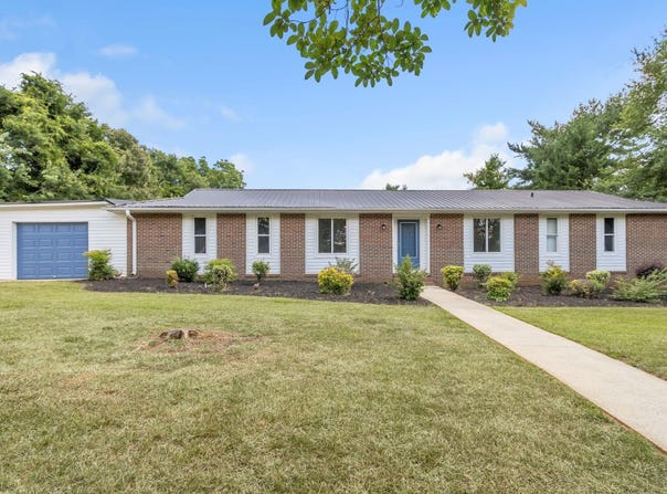 107 Carriage Lane, Simpsonville, SC 29681