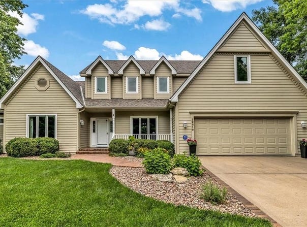 22810 SW Hampton Court, Blue Springs, MO 64015