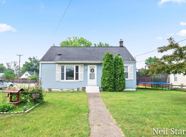 1004 34th Street SW, Wyoming, MI 49509