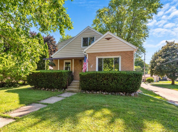 6422 N Willow Glen Ln, Glendale, WI 53209