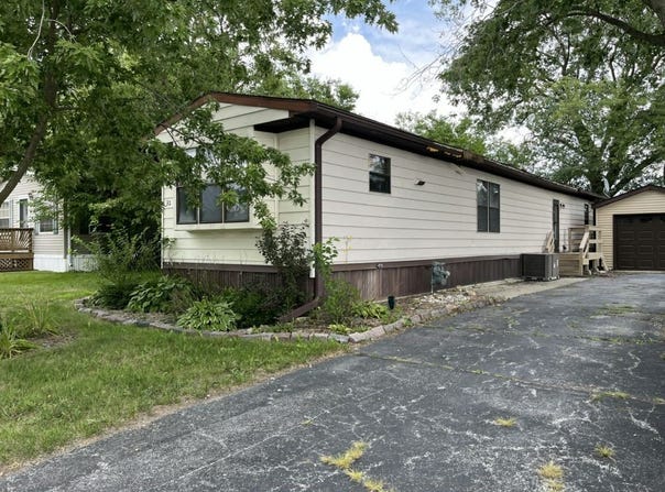 31 Meadowlark Lane, Beecher, IL 60401