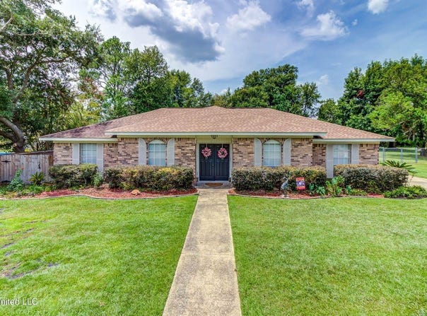 1301 Cornwall Drive, Ocean Springs, MS 39564