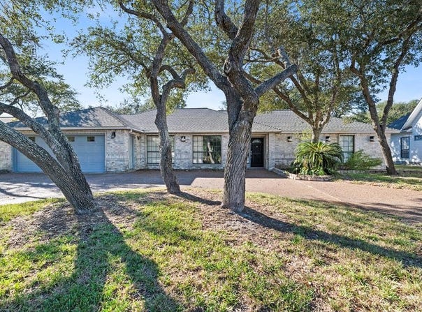 711 Waterwood, ROCKPORT, TX 78382