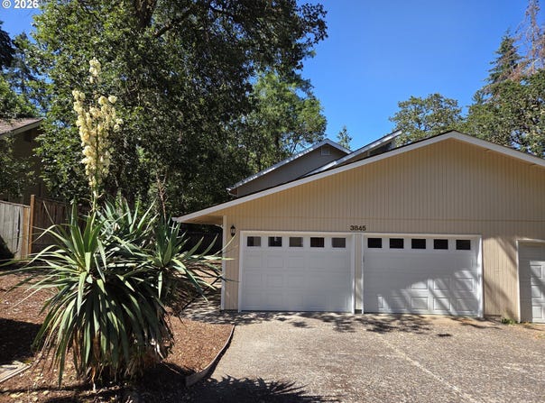 3845 WILSHIRE Ln, Eugene, OR 97405