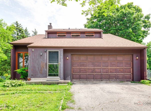 389 Pine Grove Avenue, Gurnee, IL 60031