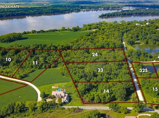 6 Ferry Drive, Golden Eagle, IL 62036
