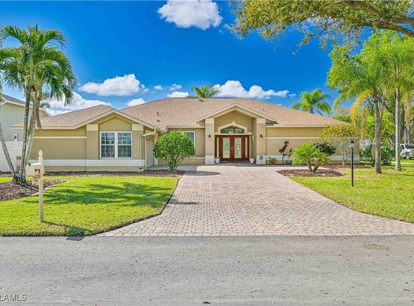 19350 Devonwood Circle, Fort Myers, FL 33967