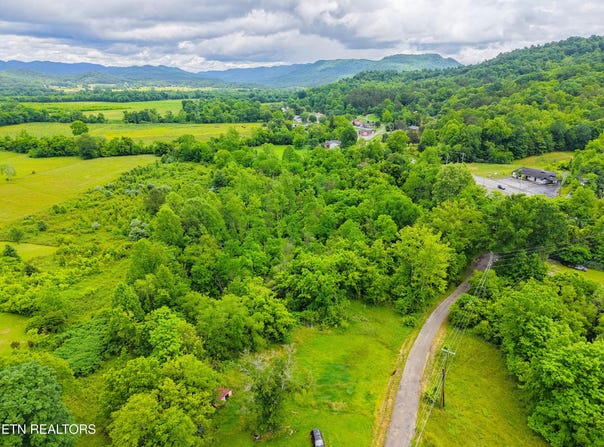 Creekmore Lane, Jellico, TN 37762