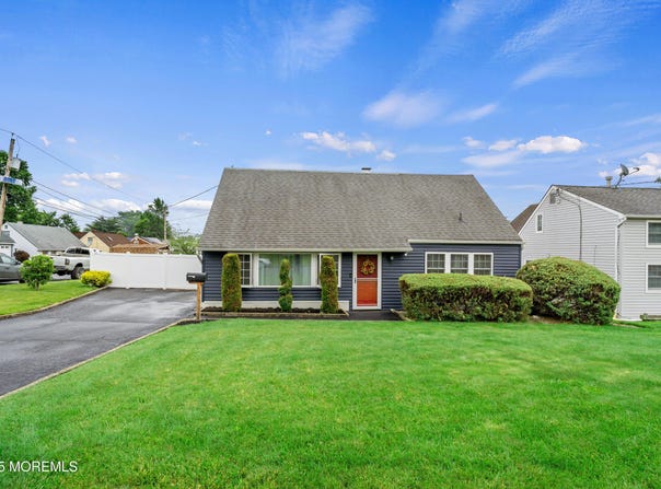 6 Linda Avenue, Colonia, NJ 07067