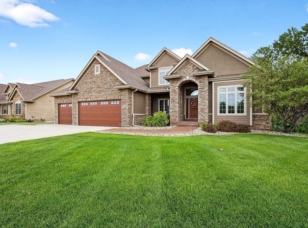 7401 NW 107th Street, Johnston, IA 50131