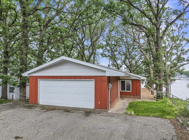 1203 Lakeshore Drive, Okoboji, IA 51355