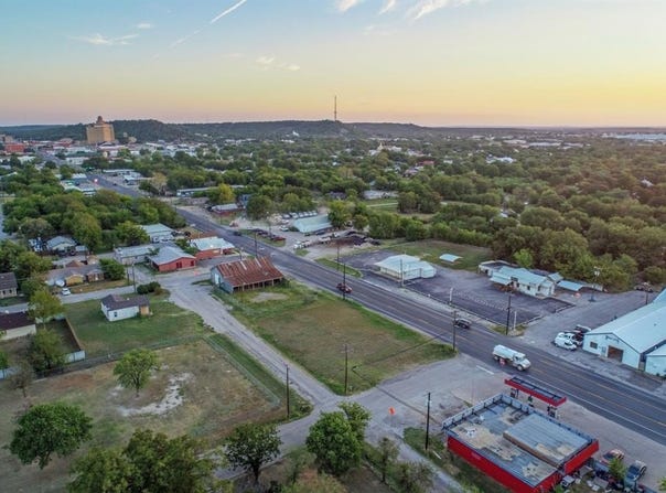 1206 S Oak Avenue, Mineral Wells, TX 76067