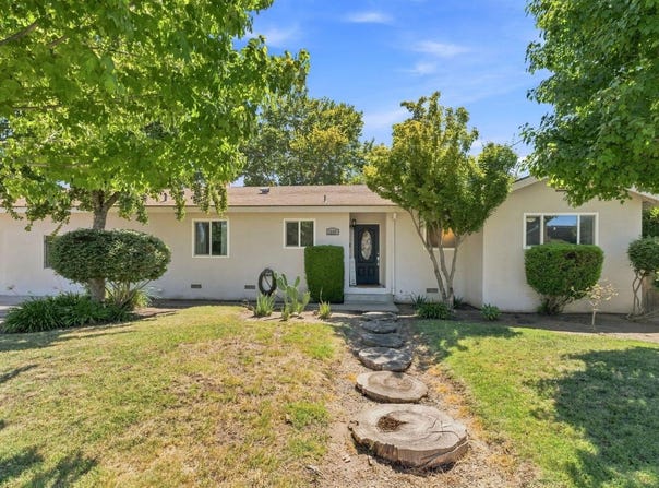 1338 N Mooney Boulevard, Visalia, CA 93291