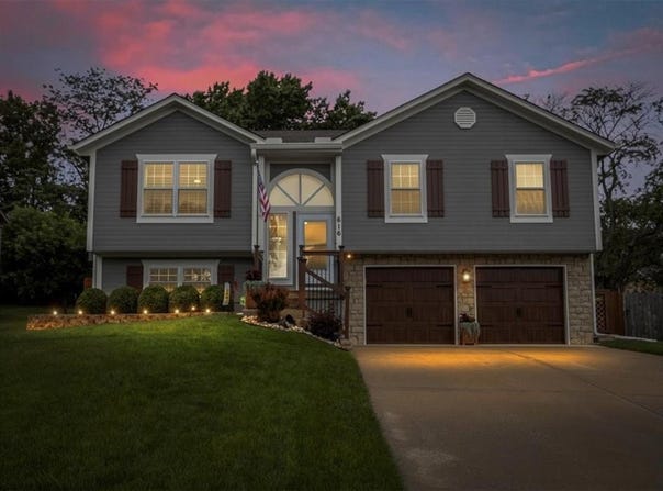 616 NE Topaz Drive, Lee's Summit, MO 64086