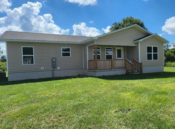 2124 Aaron Avenue, Grand Ridge, FL 32442