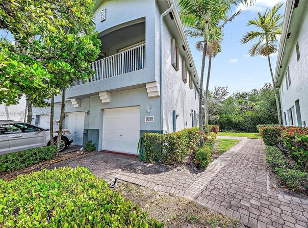 3229 Laurel Ridge Cir, Riviera Beach, FL 33404