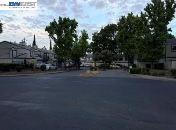 299 Shasta Dr, Vacaville, CA 95687