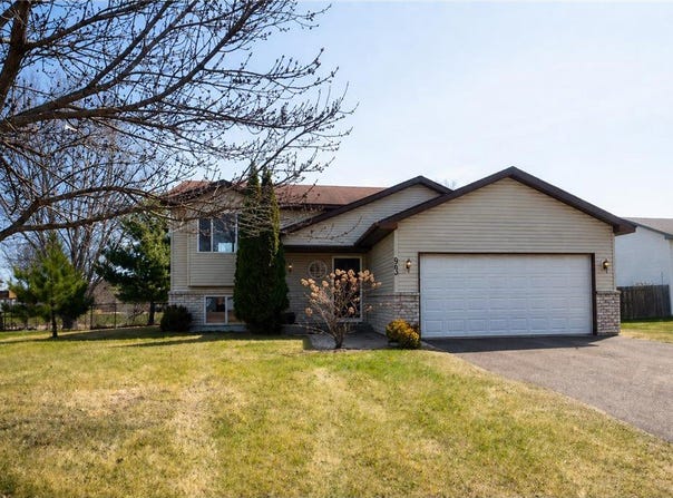 603 Horseshoe Lane, Braham, MN 55006