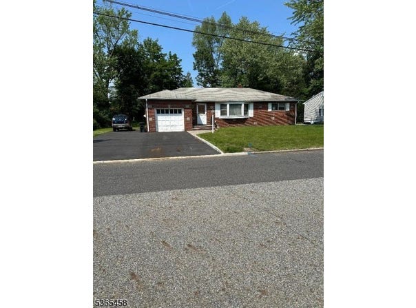 33 Jerome Pl, Wayne Twp., NJ 07470-3007