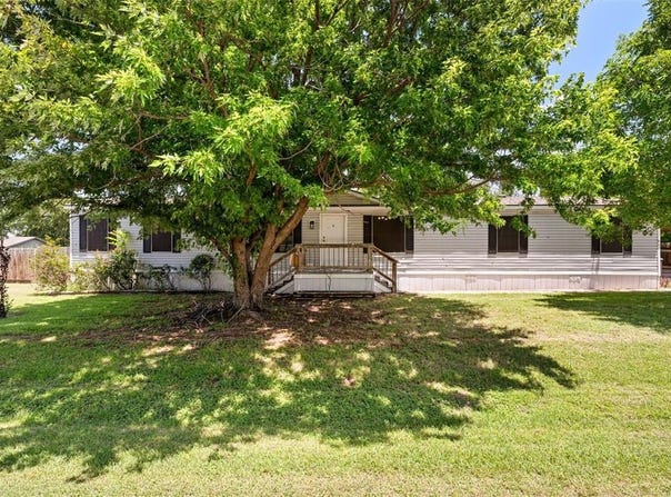 646 Whisperview Circle, Granbury, TX 76049