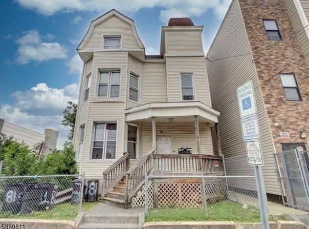 81 Auburn St, Paterson City, NJ 07501-1552