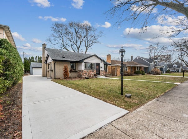 1623 S Greenwood Avenue, Park Ridge, IL 60068