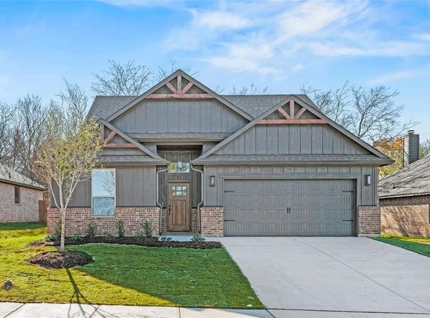 101 Maverick Trail, Valley View, TX 76272