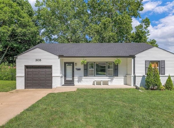 305 S East Avenue, Belton, MO 64012