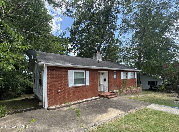 111 W Magnolia Lane, Oak Ridge, TN 37830