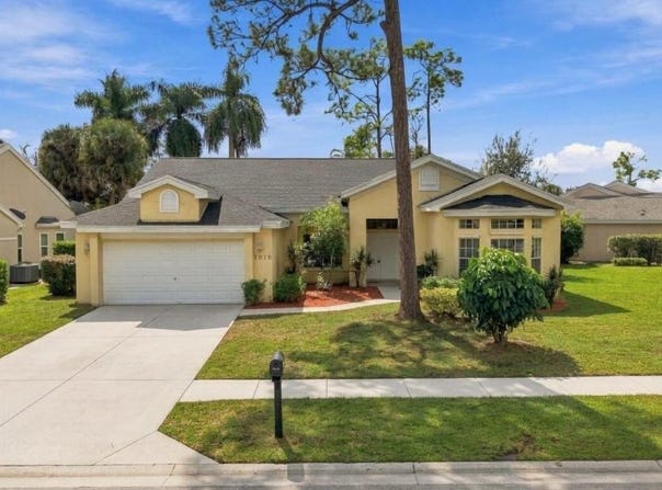 1015 LAKE BREEZE Drive, Wellington, FL 33414