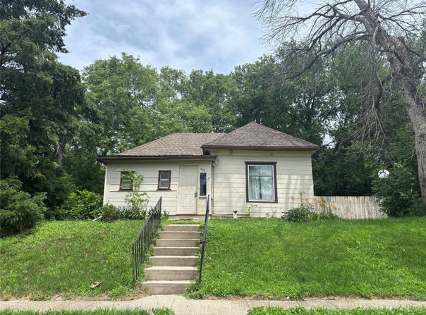 406 N 3rd Street, Guthrie Center, IA 50115