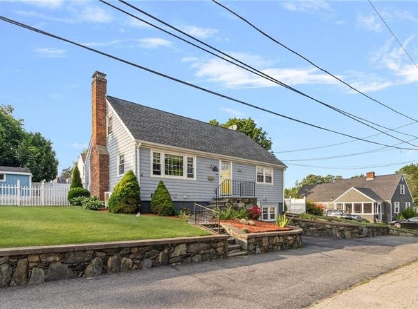 1 Adelaide Avenue, Bristol, RI 02809