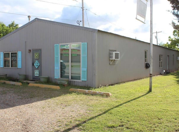715 N Main, Vici, OK 73859