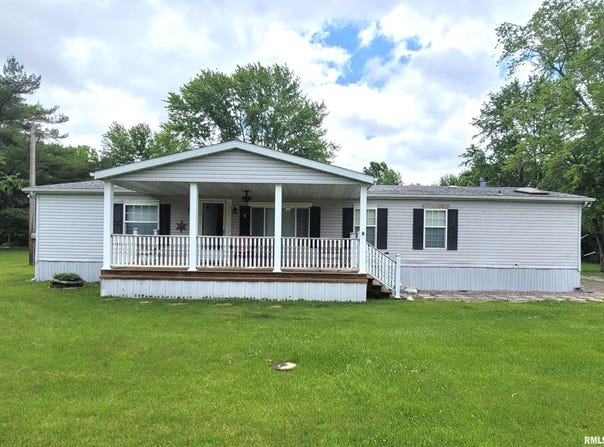 3614 S Hotze Road, Salem, IL 62881