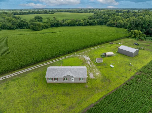 27998 210th RD, Marshall, MO 65340