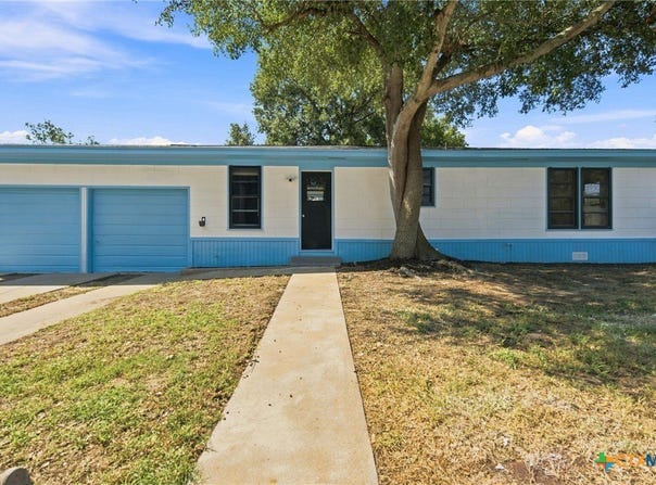 312 S Wilson Avenue, Giddings, TX 78942