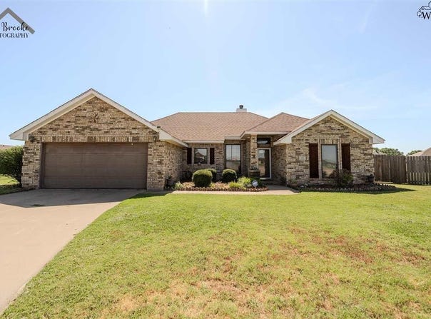 106 CHAPMAN CIRCLE, Burkburnett, TX 76354