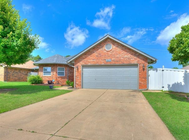 1917 Goldenrod Lane, Midwest City, OK 73130