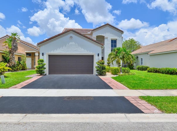 624 Ne Stanton Drive, Weston, FL 33326